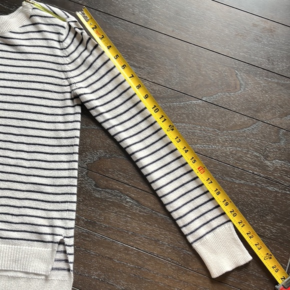 American Eagle Sweater with Zippers - Picture 12 of 12